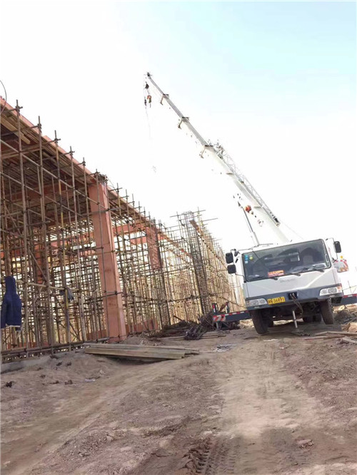 万荣县吊车作业的安全注意事项有哪些？