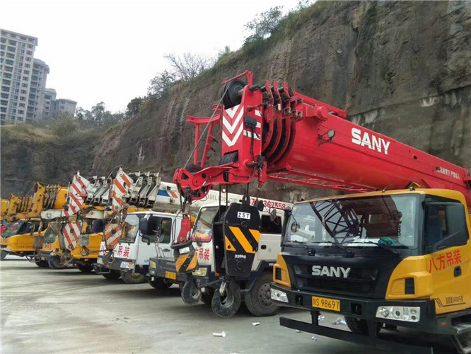 万荣县吊车出租按什么计费？台班费、单次费、里程费怎么算？